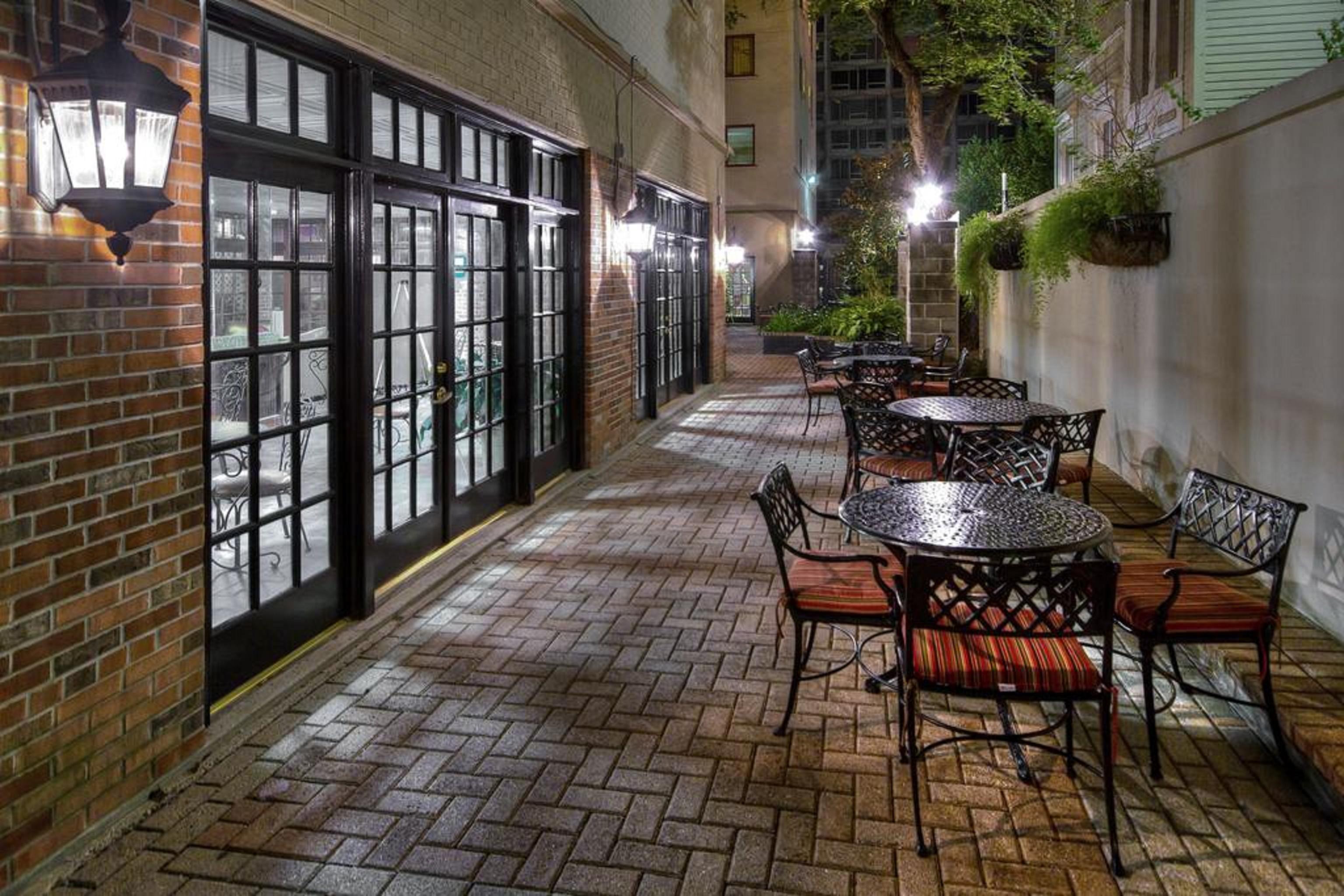 Club Wyndham Avenue Plaza Hotel New Orleans Exterior photo