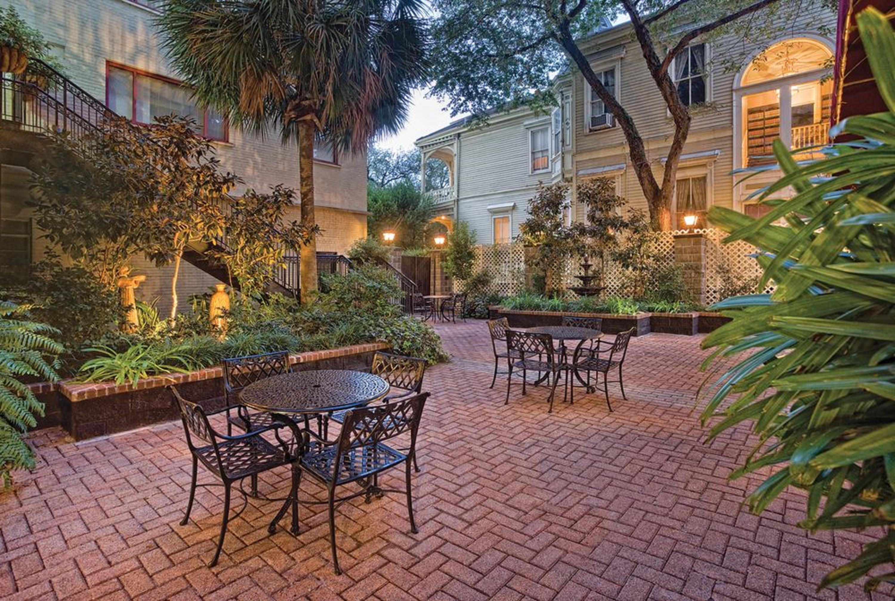 Club Wyndham Avenue Plaza Hotel New Orleans Exterior photo
